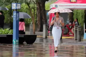 Prakiraan Cuaca Jakarta 13 April 2024: Waspada Hujan Disertai Petir dan Angin Kencang