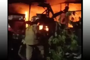 Diduga Korsleting Listrik, Gudang Produksi di Kedoya Jakbar Terbakar
