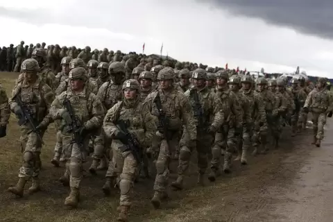 Menlu Polandia Dukung NATO Kerahkan Tentara ke Ukraina untuk Melawan Rusia