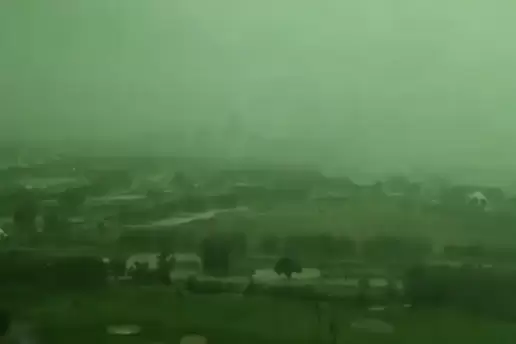 Viral! Langit Dubai Berubah Jadi Hijau usai Banjir Dahsyat, Ini Videonya