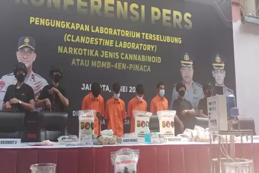 Ungkap Pabrik Narkoba di Sentul, Bahan Baku Pinaca Dibeli dari China Pakai Crypto
