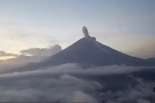 Gunung Semeru Erupsi Sebanyak 65 Kali, Pos PGA: Waspada, Status Siaga!