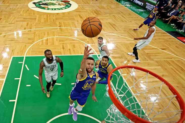 Golden State Warriors Raih Gelar NBA Ketujuh, Stephen Curry Sabet MVP Final Perdana