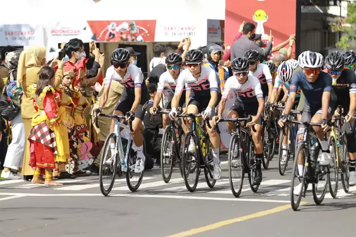 Tim Balap ASC Monsters Sapu Bersih Medali Emas Kejurnas Sepeda di Banyuwangi