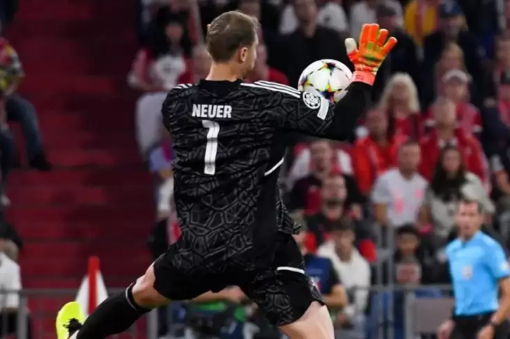 Manuel Neuer Sukses Redam Lewandowski: Dia Tidak Beruntung di Momen Penting!