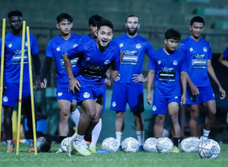 Arema FC vs Persebaya Surabaya: Perbandingan 2 Klub Raksasa Jawa Timur