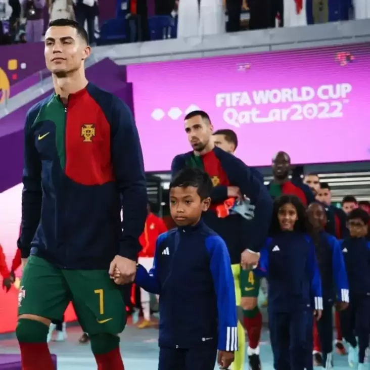 Keren! Anak Indonesia Dampingi Cristiano Ronaldo Masuk Lapangan di Piala Dunia 2022
